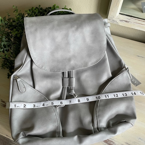 Vegan leather backpack new with tags - Picture 7 of 8